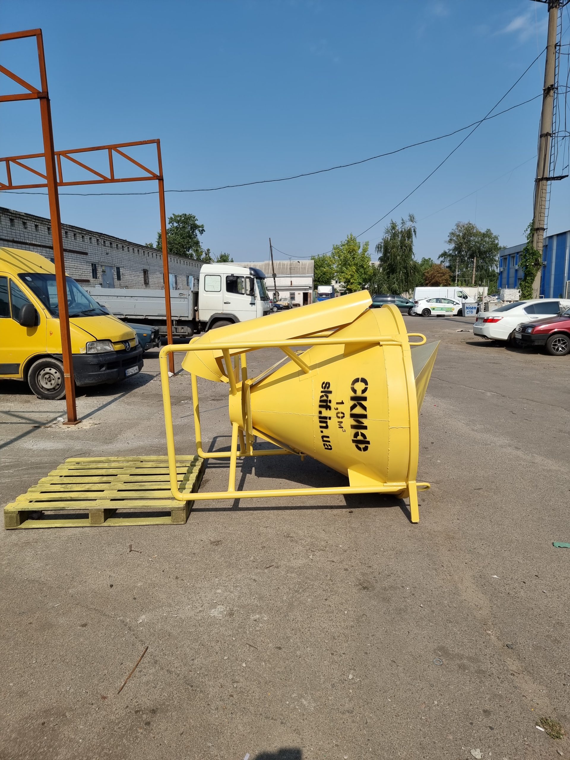 Бункер бадья для бетону Скіф 1 куб БК – 1 (з капюшоном) -  Skif.in.ua