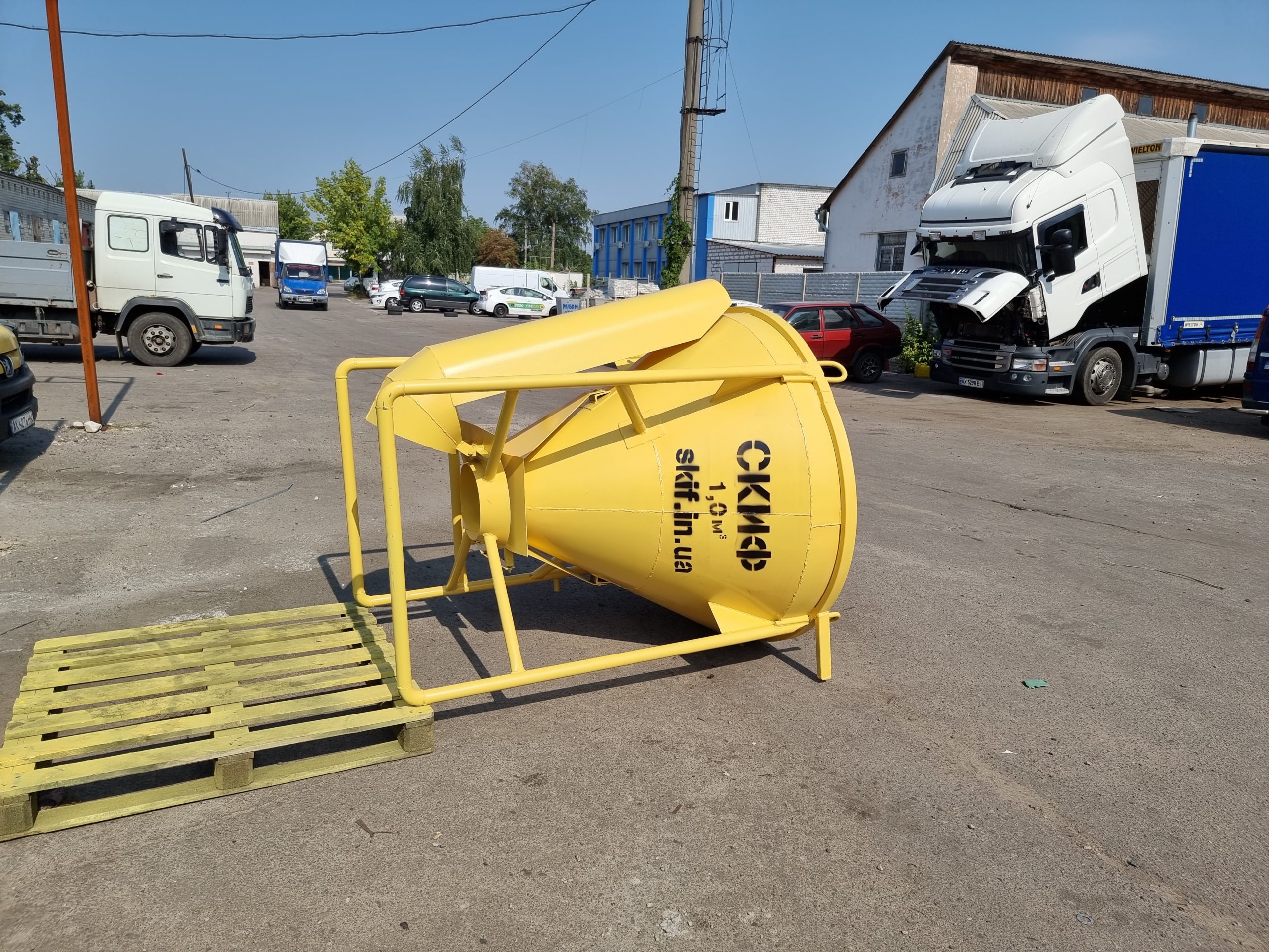 Бункер бадья для бетону Скіф 1 куб БК – 1 (з капюшоном) -  Skif.in.ua