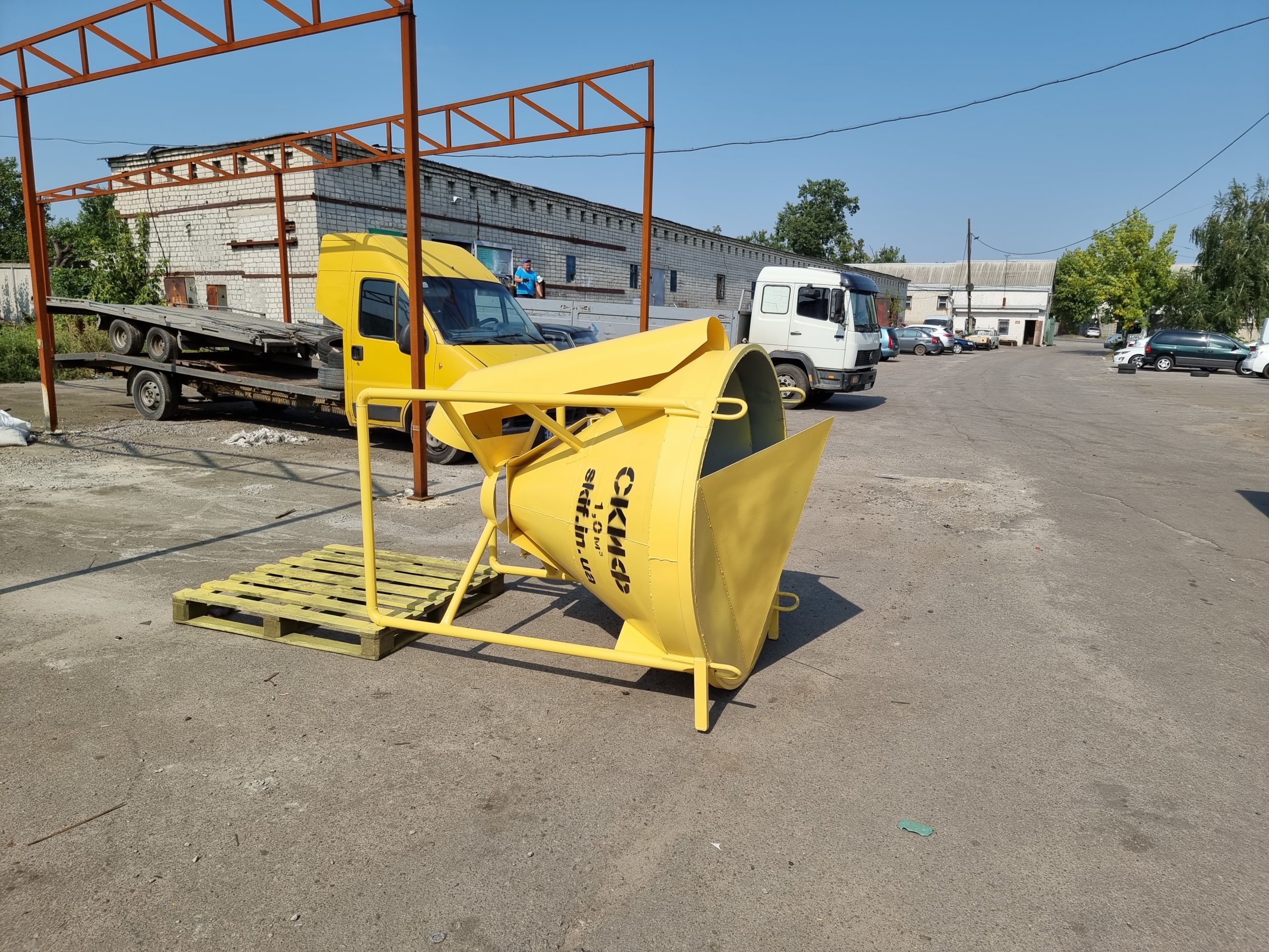 Бункер бадья для бетону Скіф 1 куб БК – 1 (з капюшоном) -  Skif.in.ua